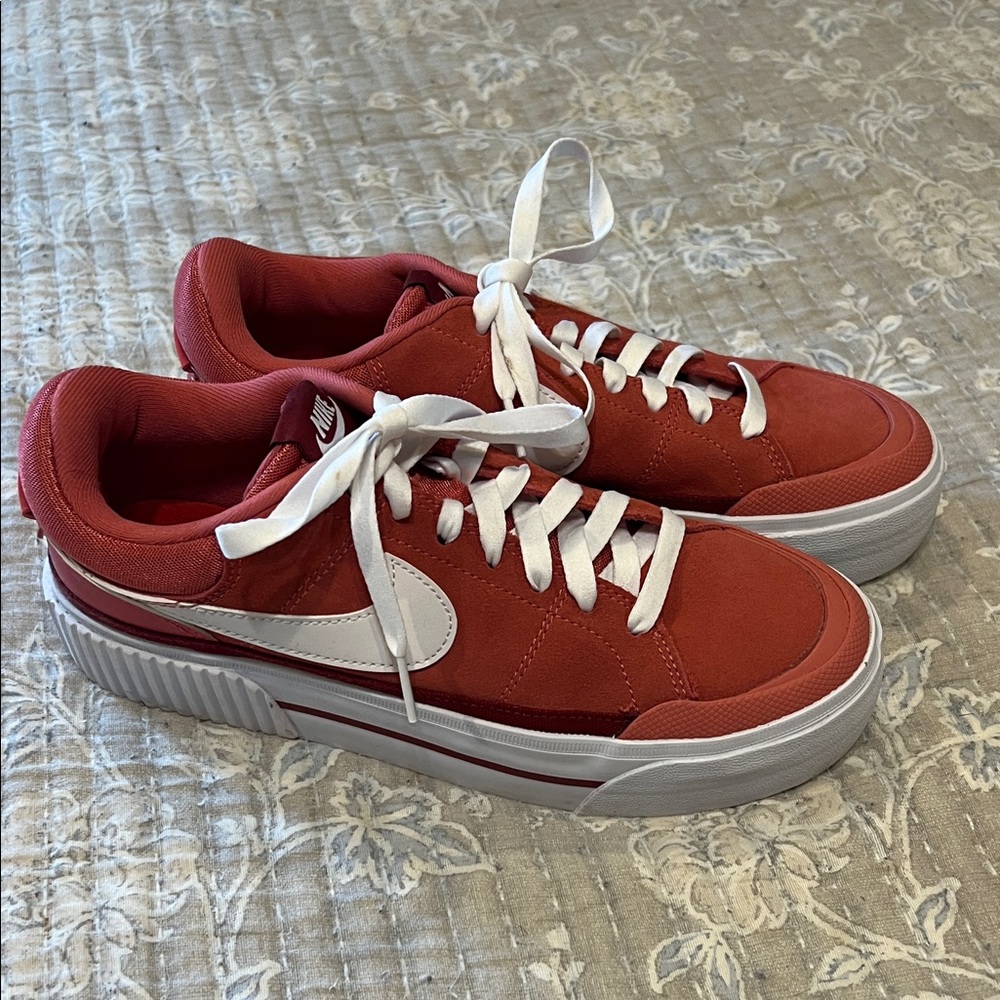 Nike Court Legacy Lift Red